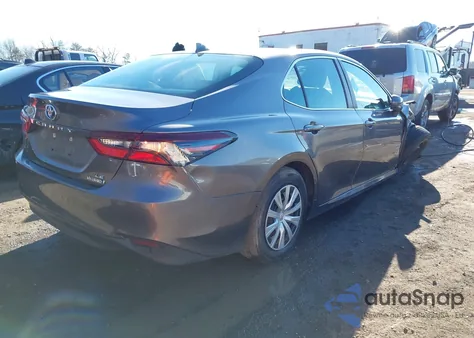 2021 Toyota Camry Le Hybrid z USA, uszkodzony, nr VIN 4T1C31AK9MU022163